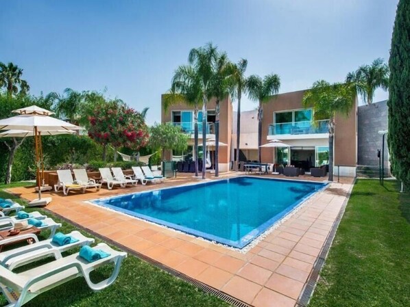 STUNNING VILLA A FEW MINUTES DRIVE FROM VILAMOURA'S MARINA L651 - 1