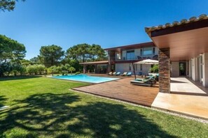 Modern 5 Bedroom Villa in the heart of Quinta do Lago. With gym, games room, pool and more DM07 - 5