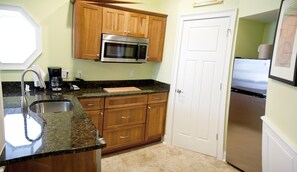 DeSoto Beach Gardens Kitchenette_0