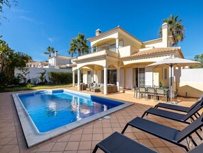 Delightful four bedroom villa in Varandas do Lago with pool, WiFi, Air-Con PV06 - 3