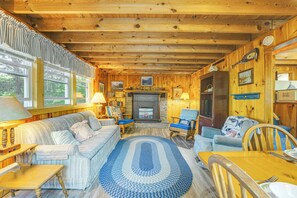 Living Room | Free WiFi