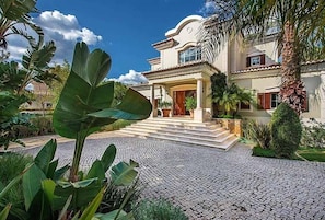 EXCEPTIONAL 5 BEDROOM VILLA. PRIVATE POOL, SKY SPORTS, GAMES ROOM AND WIFI DM04 - 3