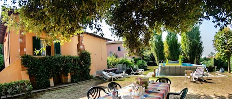 Balcony / Terrace / Patio, Garden, Pool