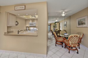 Dining & Kitchen