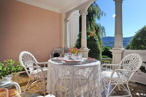Ca. 25 m² großer Säulenbalkon mit ...