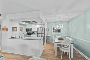 Dining & Kitchen