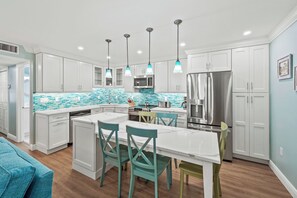 Dining & Kitchen