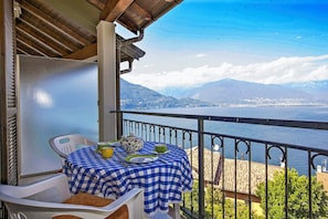 Balkon mit einzigartiger See-, Insel- und Alpensicht