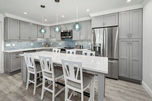 Dining & Kitchen