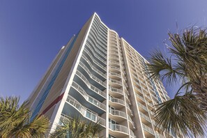82447885-H1-towers_on_the_grove_6-min