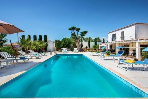 Modern 5 Bedroom Villa in Almancil. Private Swimming Pool - U086 - 1