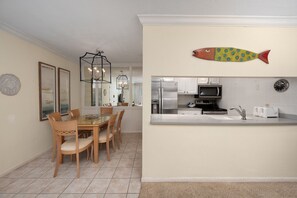 Dining & Kitchen