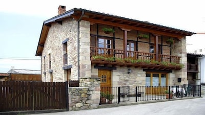 Casa Tradicional  de  Cantabria con jardín y chimenea (La casa de Consuelo 1)