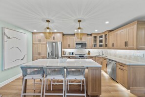 Dining & Kitchen