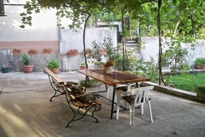 SA3 (2): garden terrace