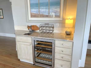 Wine cooler & bar