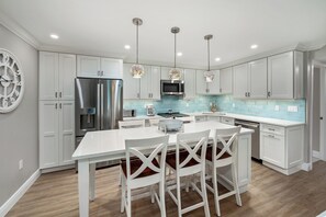 Dining & Kitchen