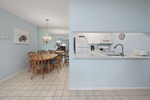 Dining & Kitchen