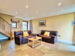 Lounge area with seating for 4
