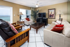 Living Room - Gather the family in the beach front living room and make some memories that will last a
lifetime!