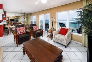 Living Room - Enjoy this colorful & spacious living room with plenty of seats for everyone!