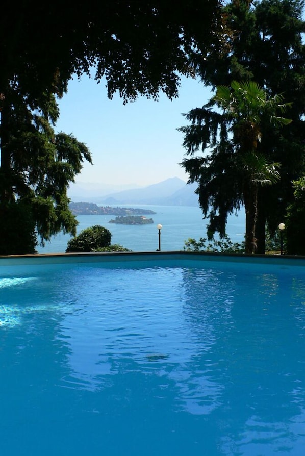 Pool mit Traumseesicht