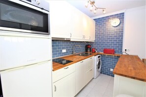 New kitchen with dishwasher, washing machine and oven/microwave and grill