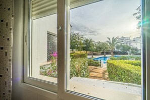 The view from the kitchen to the pool