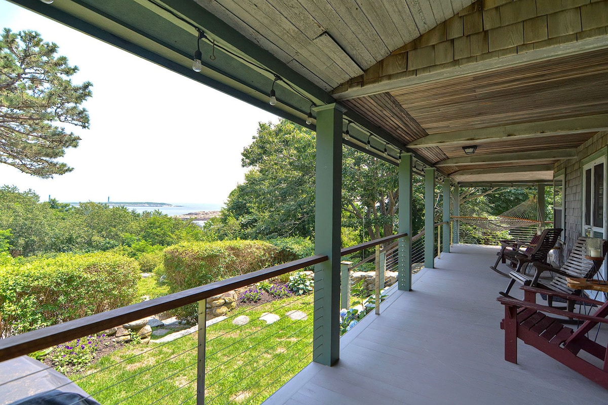 Seacroft: Classic Victorian home with views of the ocean and twin light houses.