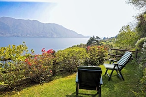 Ca. 25 m² großer Garten mit atemberaubender Sicht auf den See