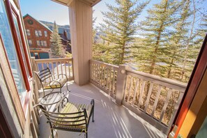 Corner balcony with Resort views