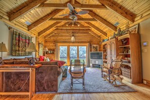 Open cabin floor plan with warm comfy fixtures and decor