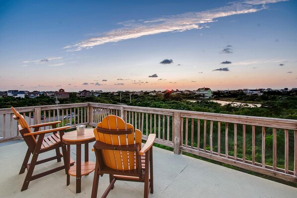 Vacation in a home built for royalty, and feel like the king of the world from the many decks of Queen Anne's Revenge.