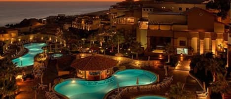 This is why this resort is called the Pueblo Bonito SUNSET Beach! 