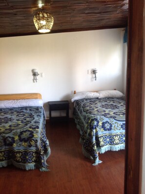 Full bed and twin bed in Chimborazo room