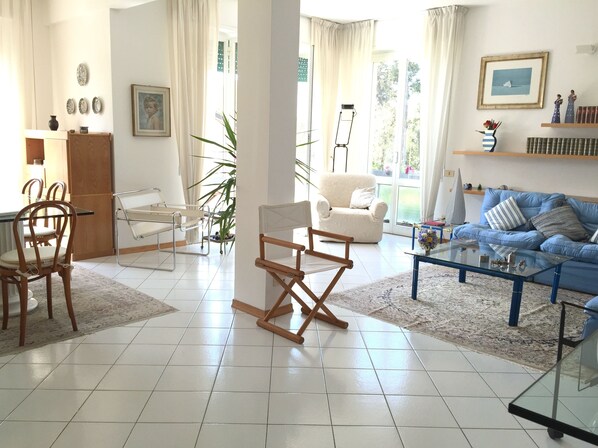 Living room of about 40 square meters