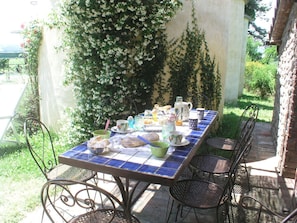 Outdoor dining