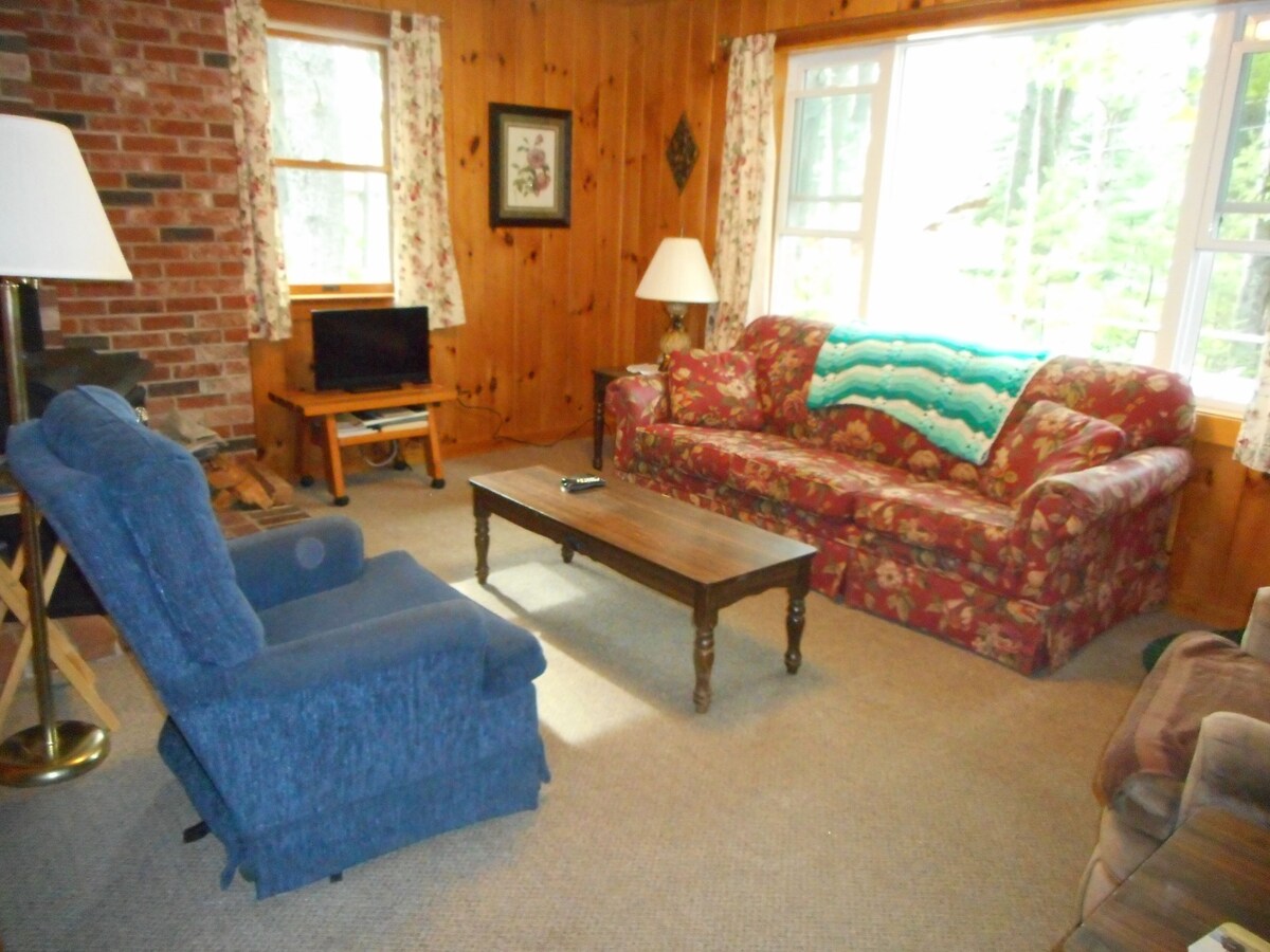 Pine Knoll Cottage – Scenic cottage on Pemaquid Lake