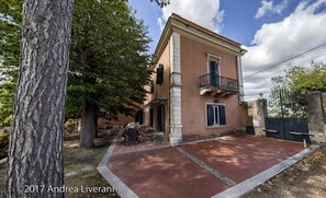 Garden and the villa