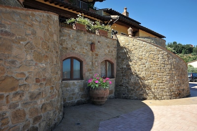 Gaglietole: Pretty typical residence immersed in the tranquil hills of Umbria with swimming pool near Perugia
