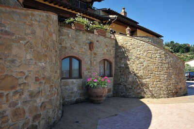 Gaglietole: Pretty typical residence immersed in the tranquil hills of Umbria with swimming pool near Perugia