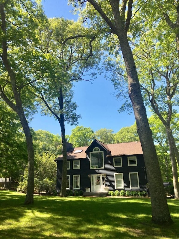 Moonlight cottage with pool