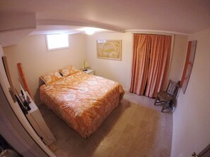 Queen bedroom
