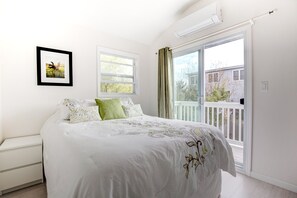 Master Bedroom w. ensuite bathroom