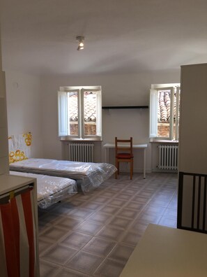 2° floor studio flat
