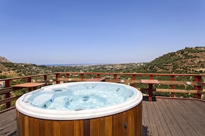 out door hot tub