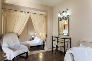 bed room -jacuzzi
