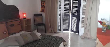 Suite chambre 2 pers et salon-veranda + salle d'eau avec douche XXL