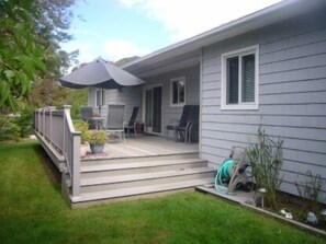 Side deck, outside furniture and BBQ