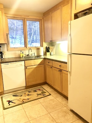 Clean, fully equipped kitchen- well stocked with all the essentials. 